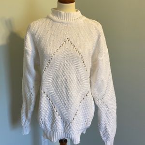 Vintage 1980’s Men’s 💯% cotton sweater. Beautiful pattern. No flaws.